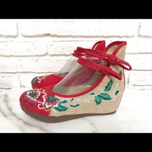 Womens Size 6 Chinese Embroidered Wedge Shoes 6